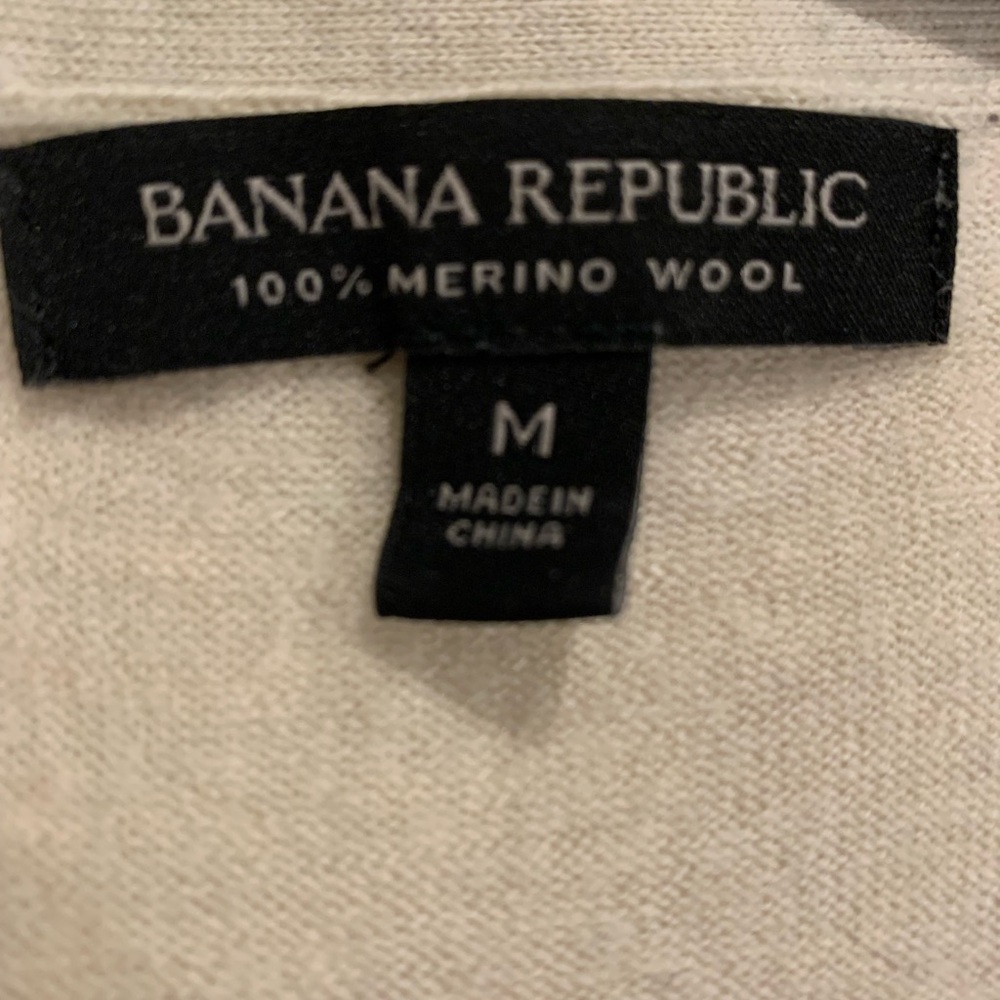 Banana Republic Cardigan in 100% Merino Wool - Picture 3 of 8